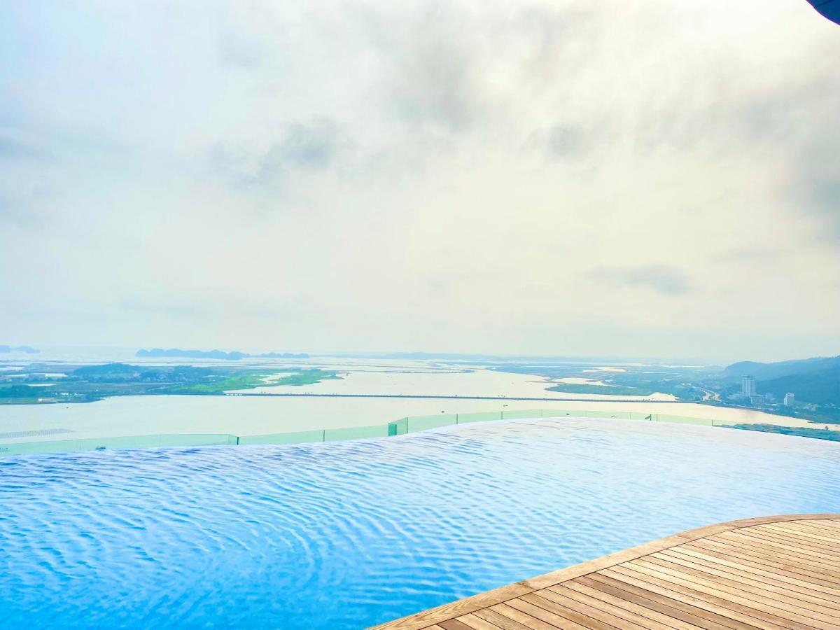 A La Carte Ha Long Apartment By The Beach Ngoại thất bức ảnh